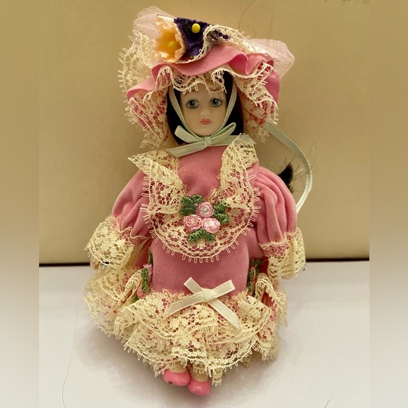 Vintage Danburry Mint-The Ladies of Fashion Dolls- Christmas Ornaments # 9 - Picture 7 of 12